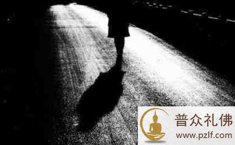 亲眼见到神秘人警告！一位长者曾经淫乱的经历