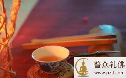 何必人一走，就让茶凉掉呢？